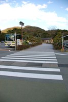 Medium_03　駐車場から建物まで